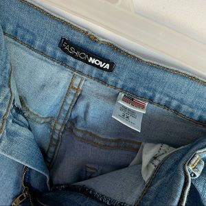 2X Distressed high rise jeans